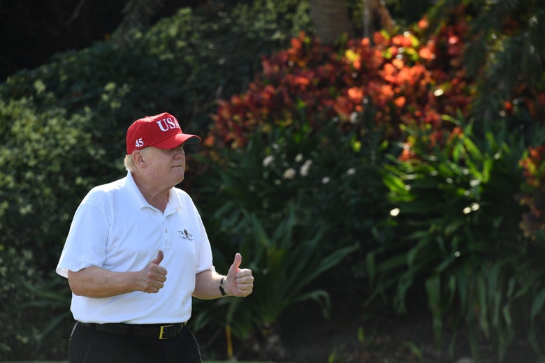 US President Donald Trump holds two thumbs up while meeting with service members of the United States Coast Guard to play golf at Trump International Golf Course in Mar-a-Lago, Florida on December 29, 2017.The President invited members of the Coast Guard to play golf to thank them personally for their service of patrolling the waters near Palm Beach and Mar-a-Lago. / AFP PHOTO / Nicholas Kamm